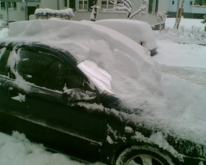 Ein bisschen Schnee auf dem Auto